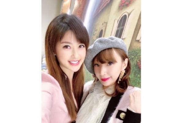 美女主播陳海茵朝聖 ＜劉震川韓潮吧＞店名有洋蔥